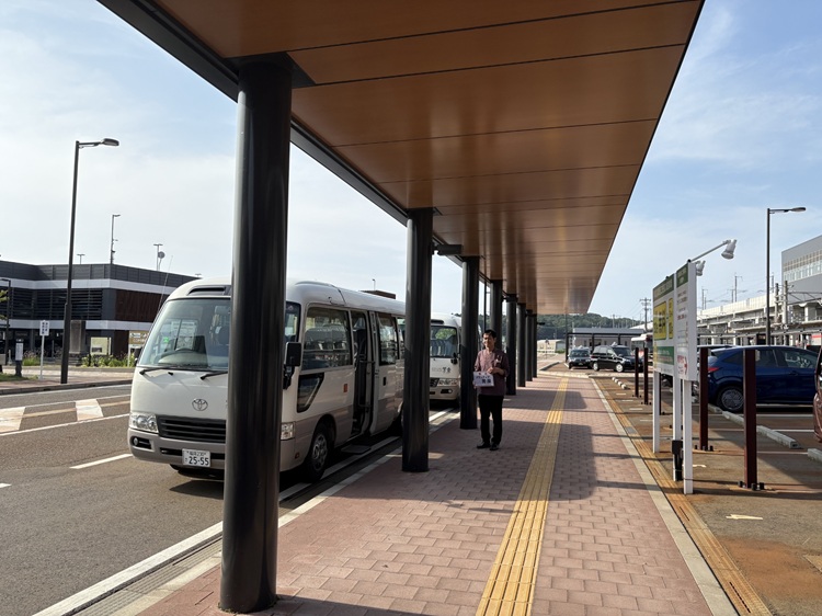 JR芦原温泉駅 無料シャトルバスのりばのご案内